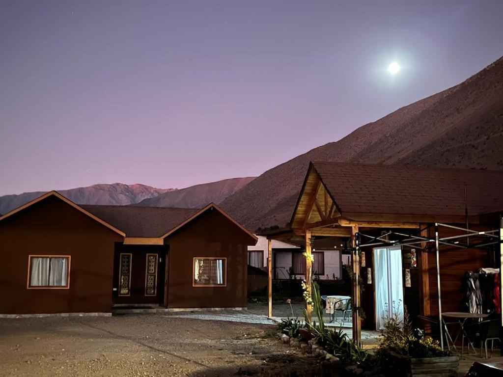 Cabanas Vicuna Cielo De Peralillo - Valle De Elqui Exterior photo